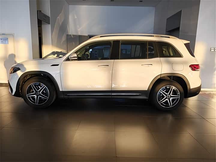 Фото 2 - Mercedes-Benz EQB