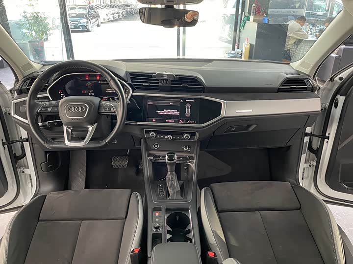 Фото 8 - Audi Q3