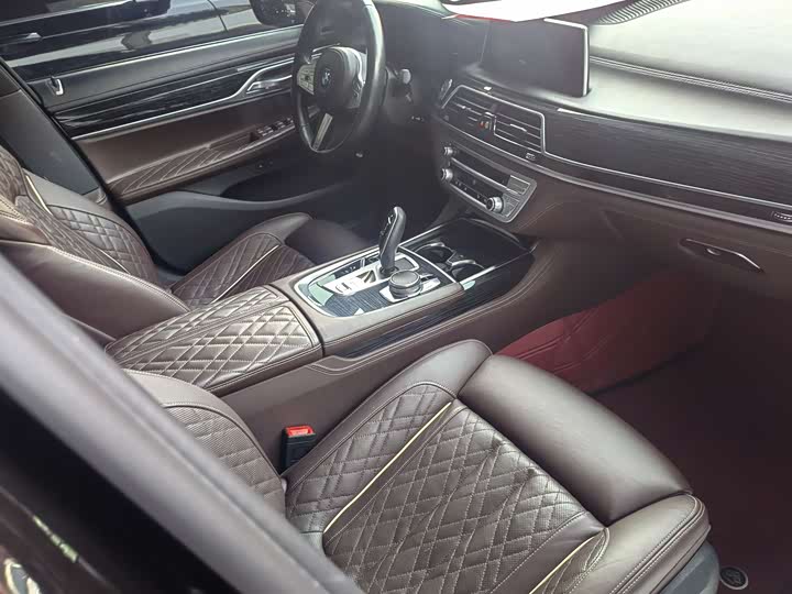 Фото 3 - BMW 7 Series