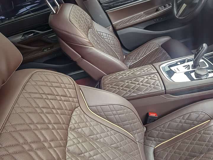 Фото 5 - BMW 7 Series