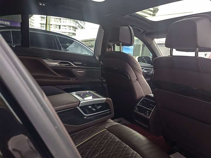 Фото 6 - BMW 7 Series