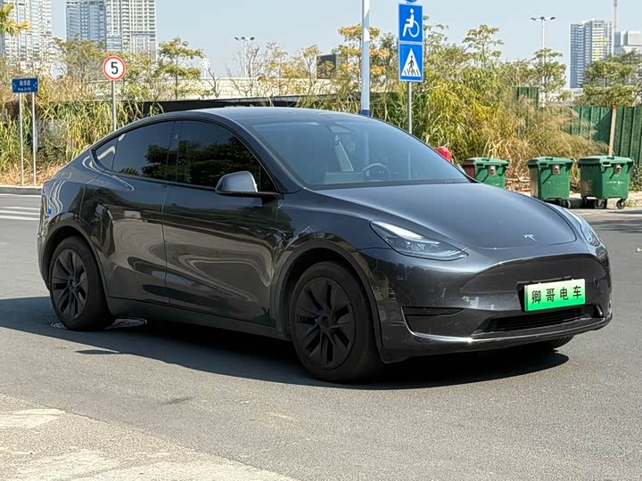 Фото 3 - Tesla Model Y