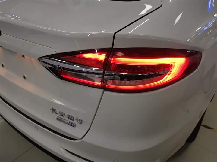 Фото 8 - Ford Mondeo