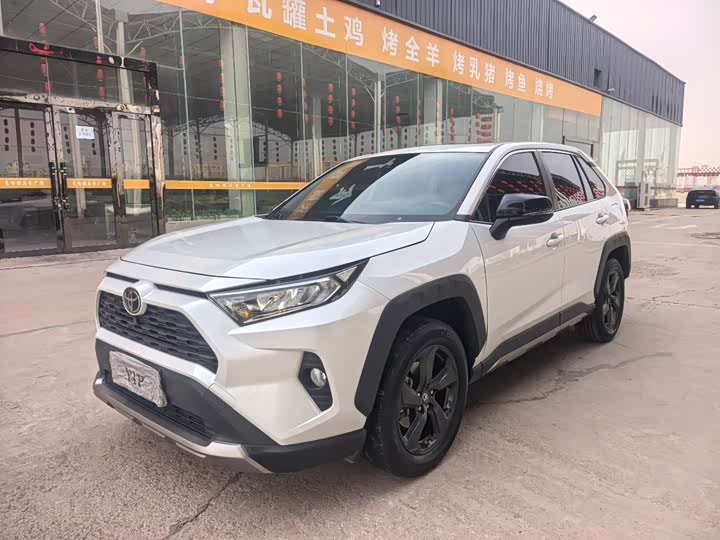 Фото 1 - Toyota RAV4