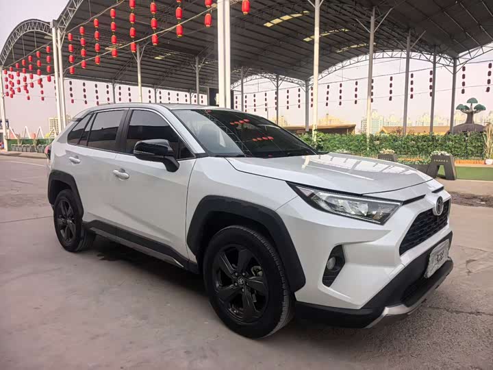 Фото 3 - Toyota RAV4