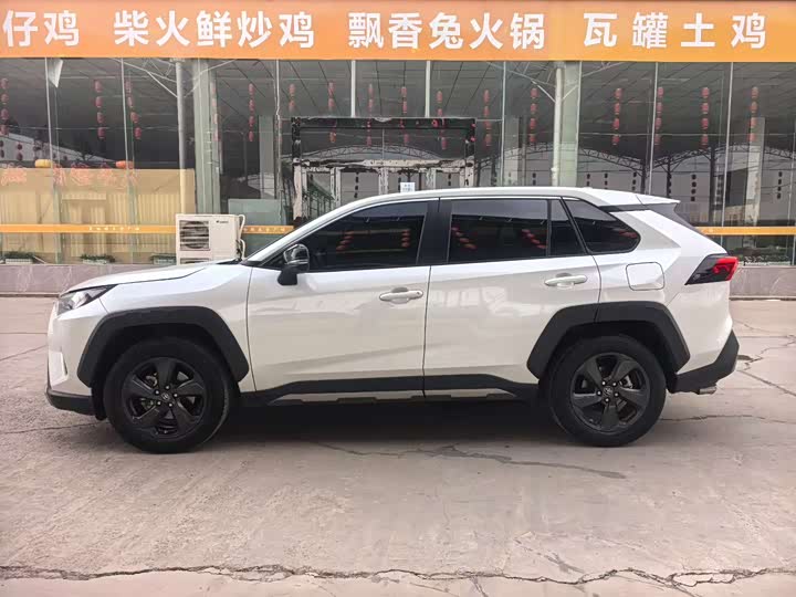 Фото 6 - Toyota RAV4
