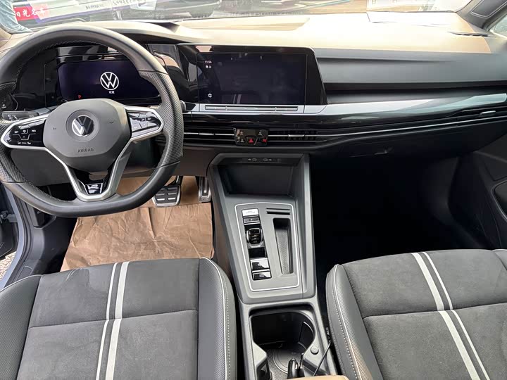 Фото 8 - Volkswagen Golf