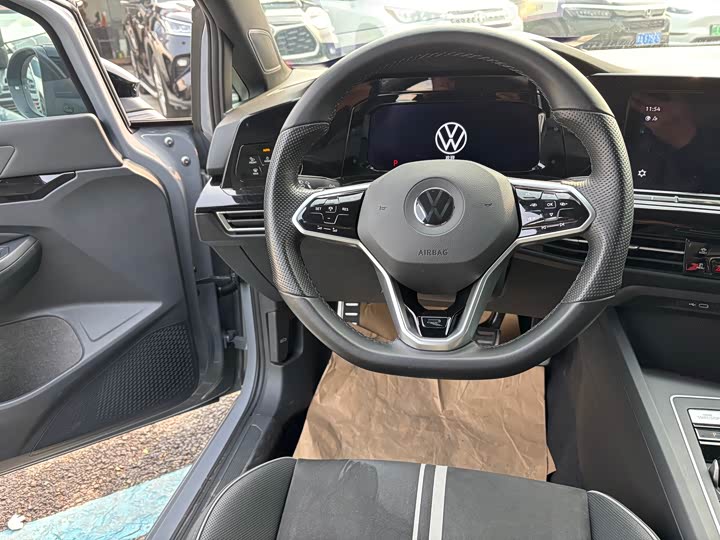 Фото 9 - Volkswagen Golf