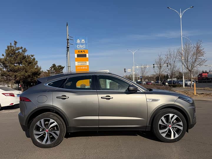 Фото 5 - Jaguar E-Pace