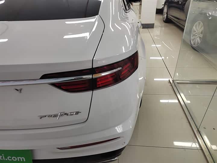 Фото 8 - Geely Preface
