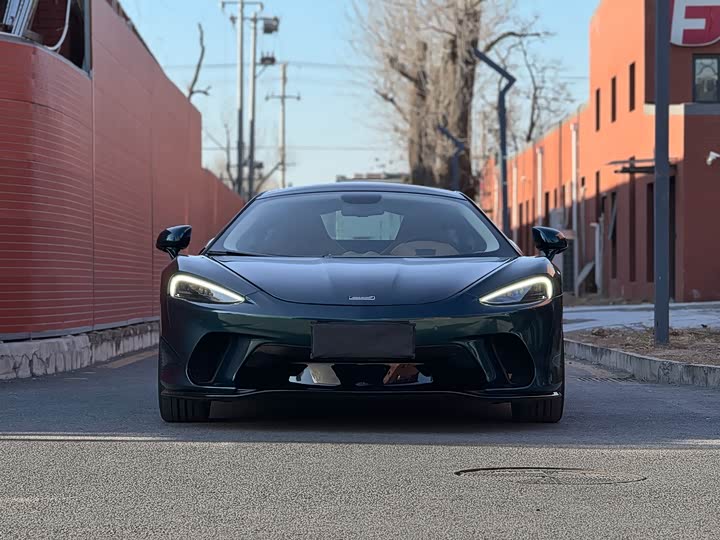 Фото 2 - McLaren GT
