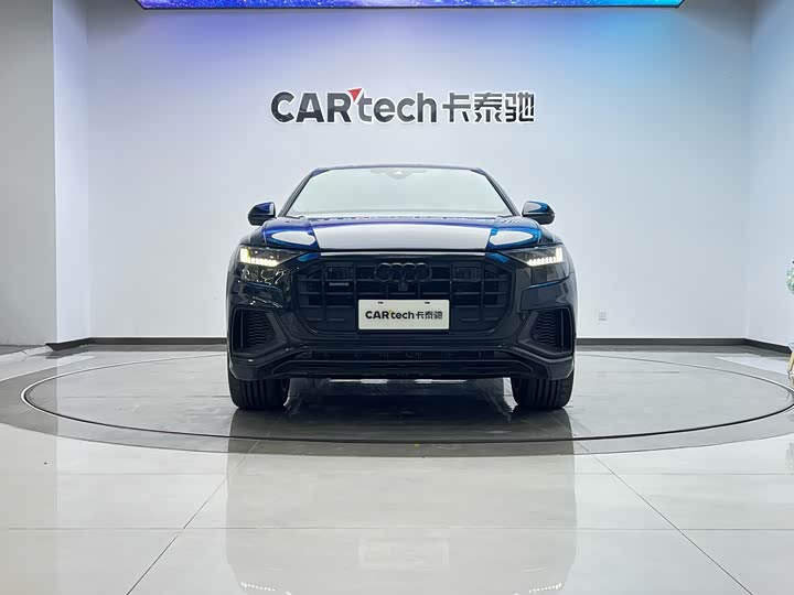 Фото 2 - Audi Q8