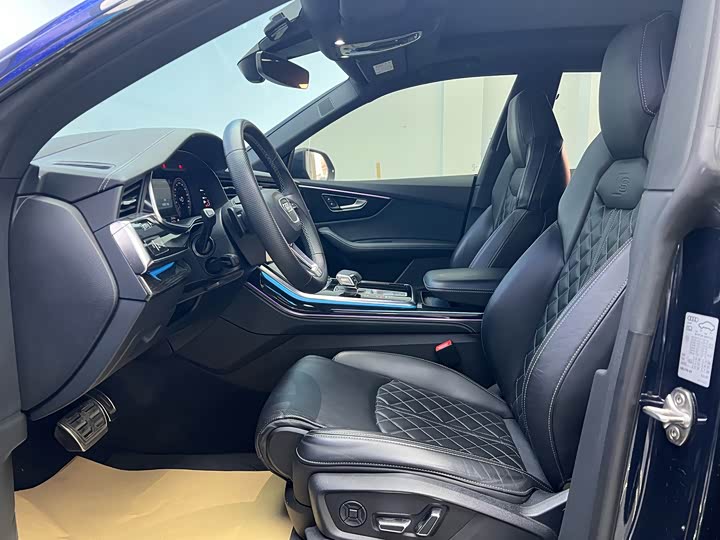 Фото 3 - Audi Q8