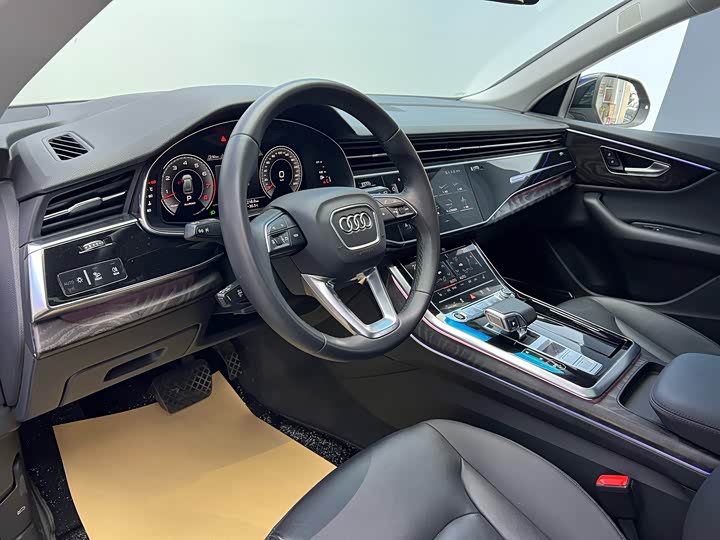 Фото 4 - Audi Q8