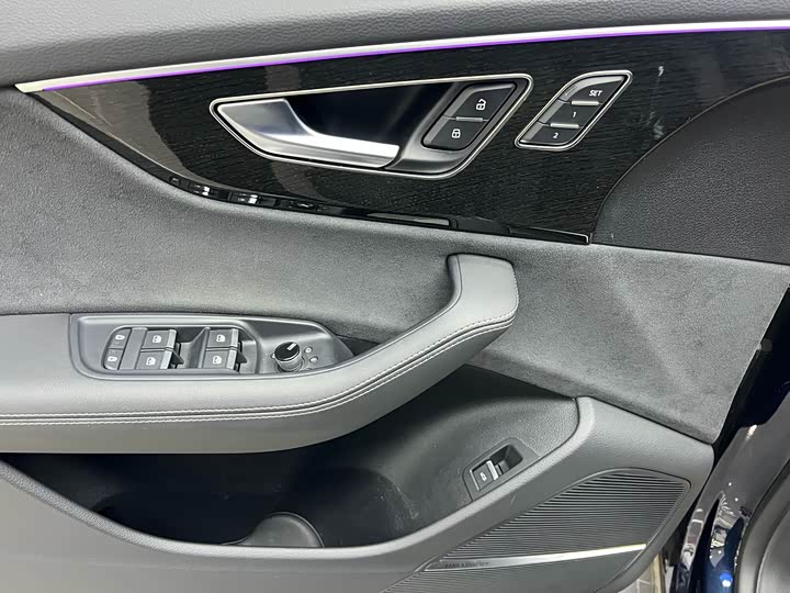 Фото 5 - Audi Q8