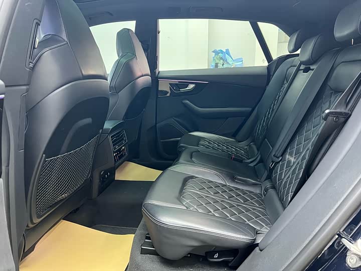 Фото 9 - Audi Q8