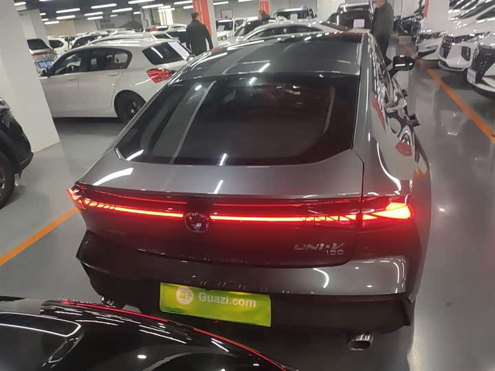 Фото 6 - Changan UNI-V Hybrid