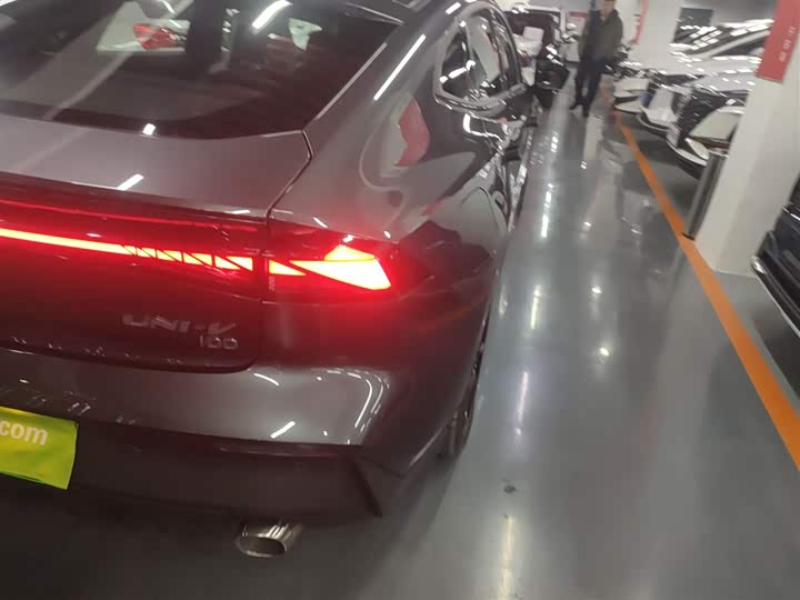 Фото 8 - Changan UNI-V Hybrid