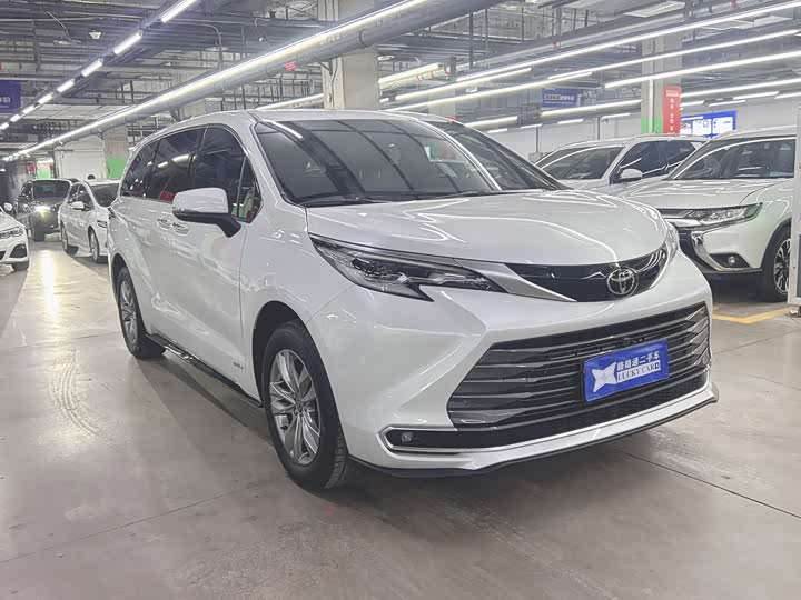 Фото 3 - Toyota Sienna