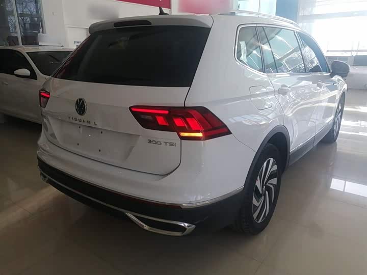 Фото 7 - Volkswagen Tiguan L Pro