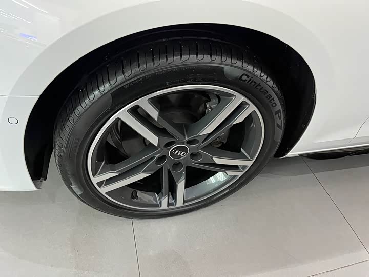 Фото 4 - Audi A4L