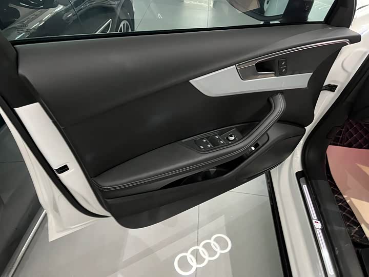 Фото 7 - Audi A4L
