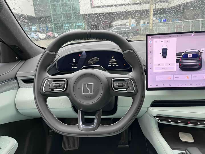 Фото 4 - Zeekr 001