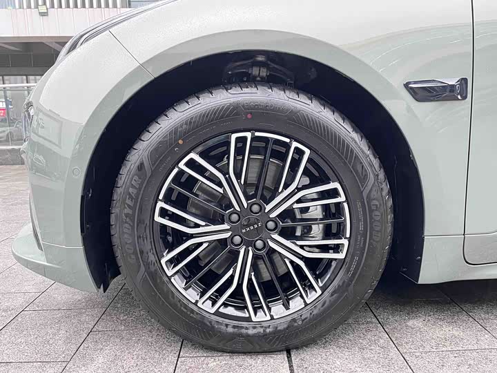 Фото 6 - Zeekr 001