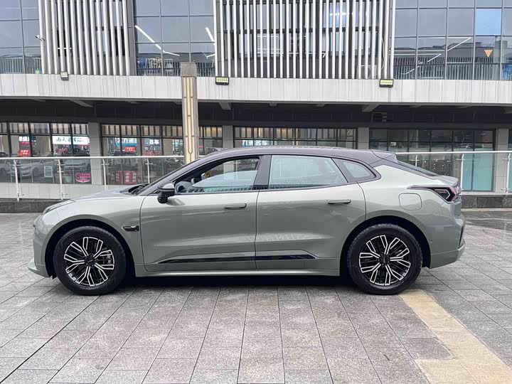 Фото 8 - Zeekr 001