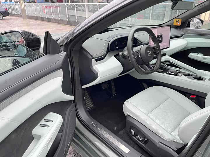 Фото 9 - Zeekr 001