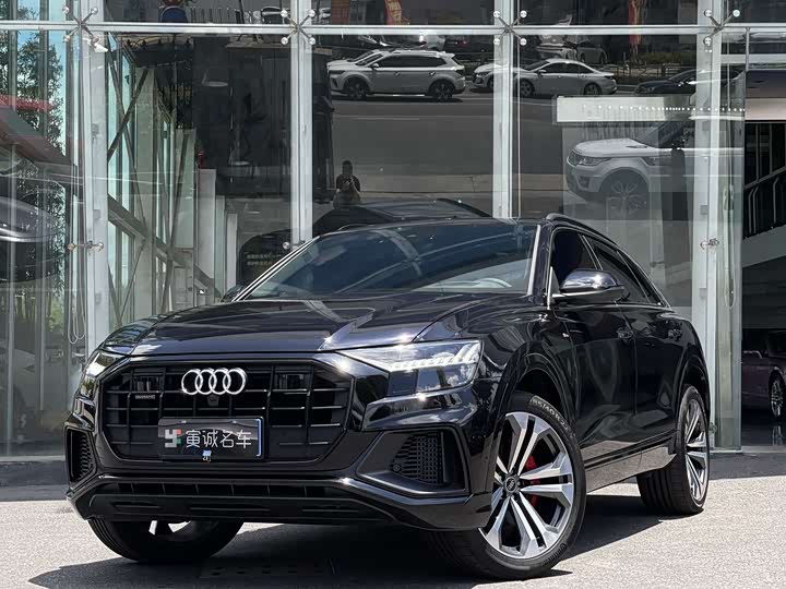 Фото 1 - Audi Q8
