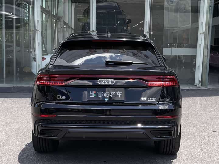 Фото 4 - Audi Q8