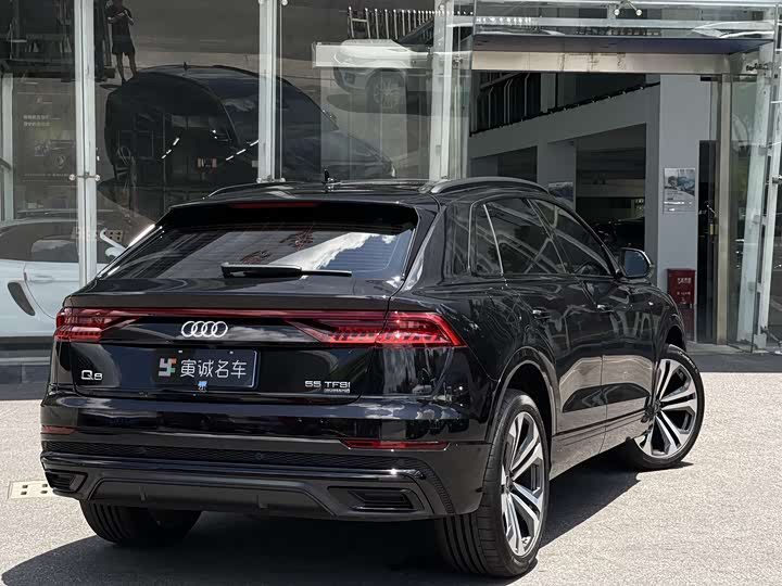 Фото 5 - Audi Q8