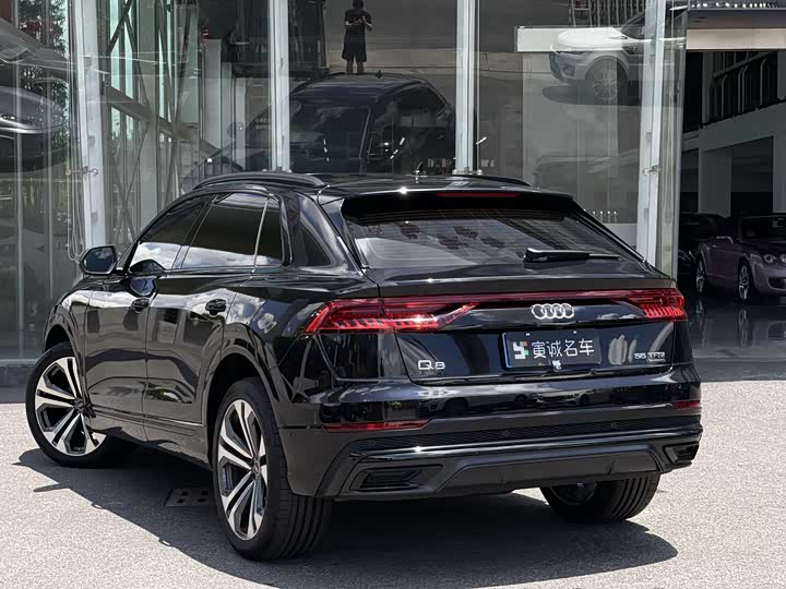 Фото 6 - Audi Q8