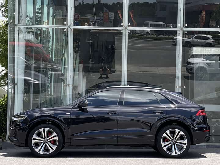Фото 7 - Audi Q8