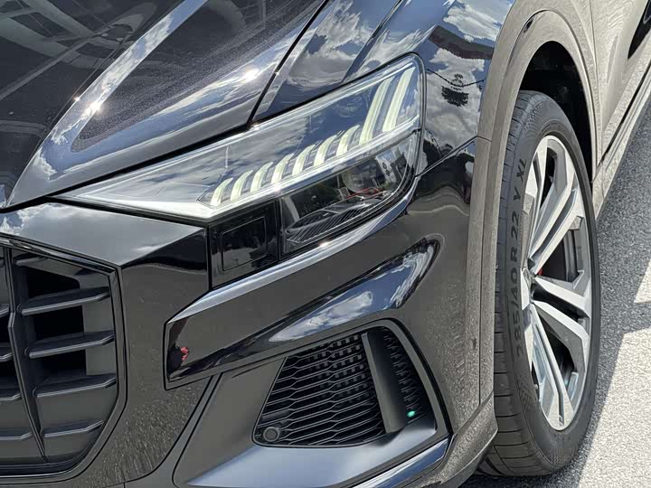 Фото 8 - Audi Q8