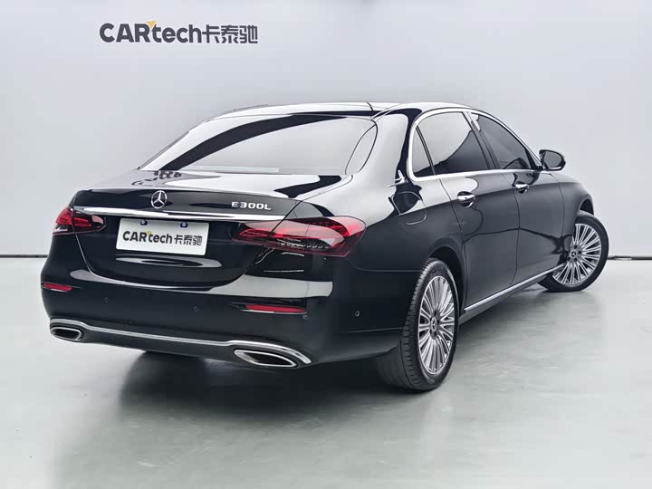 Фото 3 - Mercedes-Benz E-Class