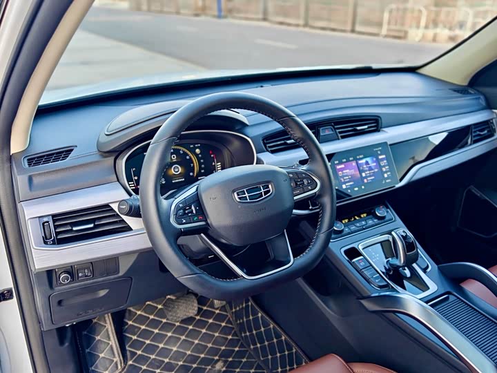 Фото 8 - Geely Atlas