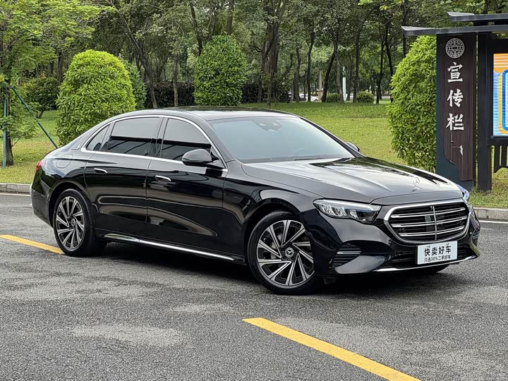 Фото 3 - Mercedes-Benz E-Class