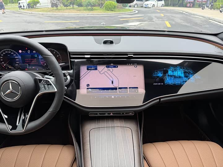 Фото 5 - Mercedes-Benz E-Class