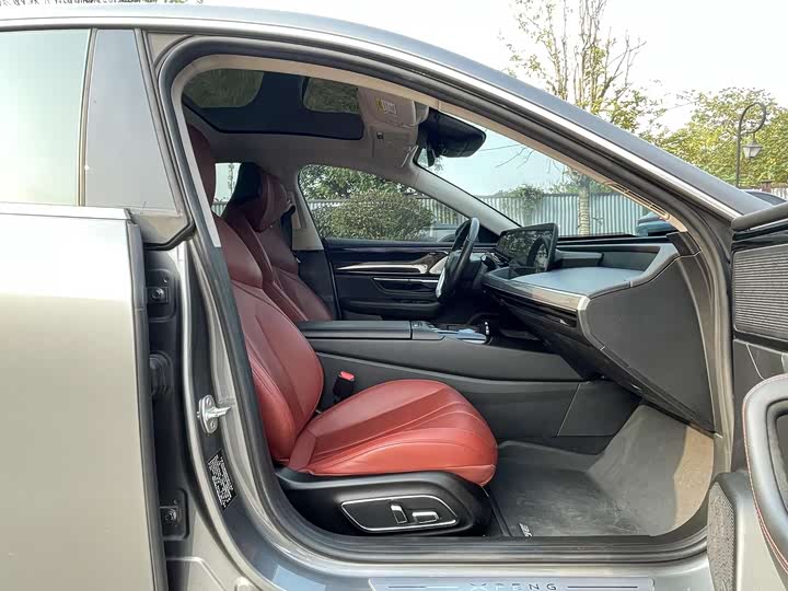 Фото 8 - XPeng P7