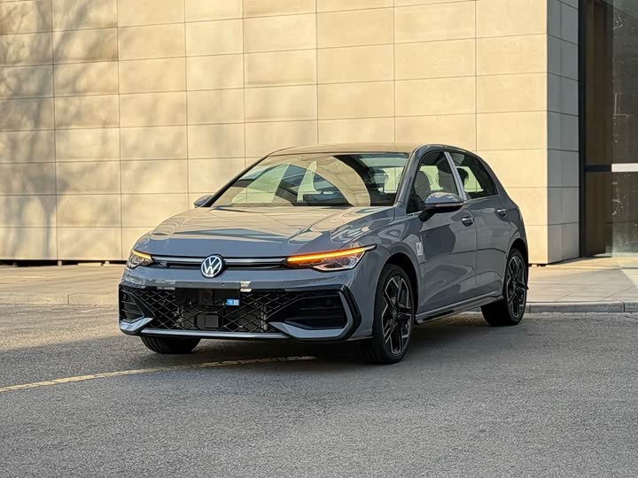 Фото 1 - Volkswagen Golf