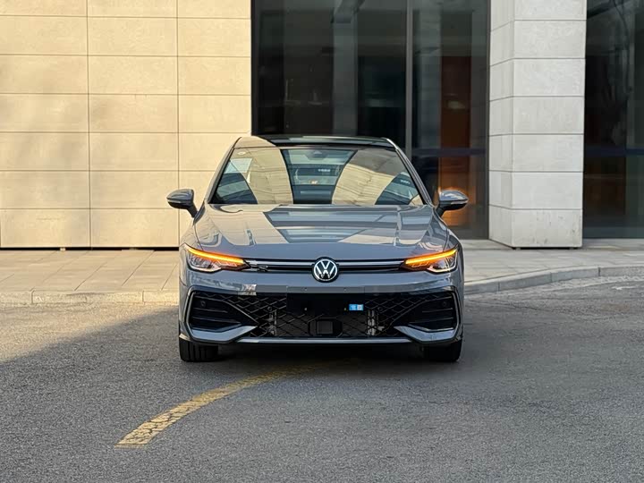 Фото 2 - Volkswagen Golf