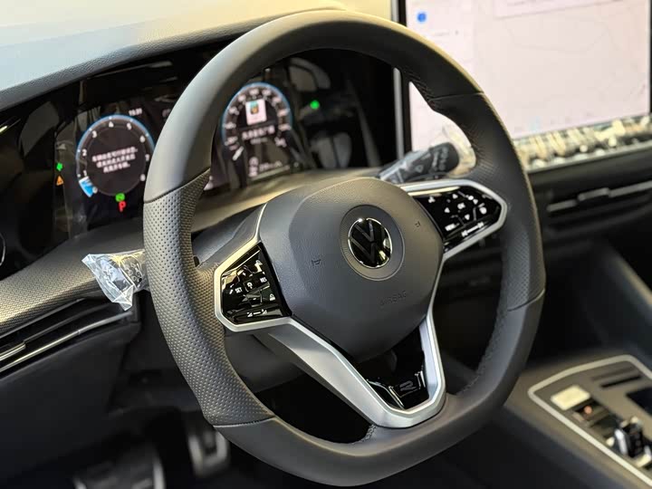 Фото 7 - Volkswagen Golf