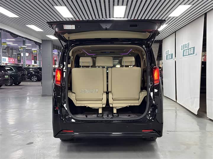 Фото 5 - Toyota Alphard