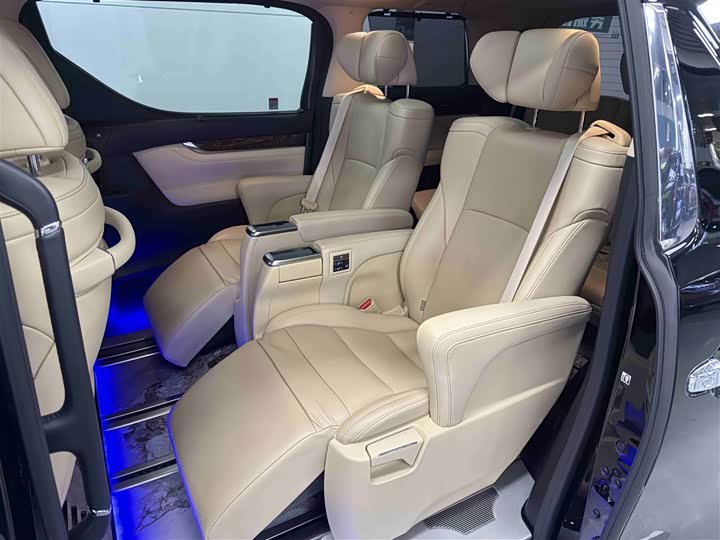 Фото 8 - Toyota Alphard