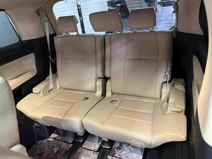 Фото 9 - Toyota Alphard