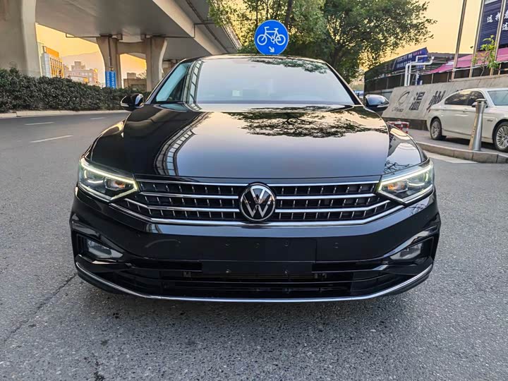 Фото 2 - Volkswagen Magotan