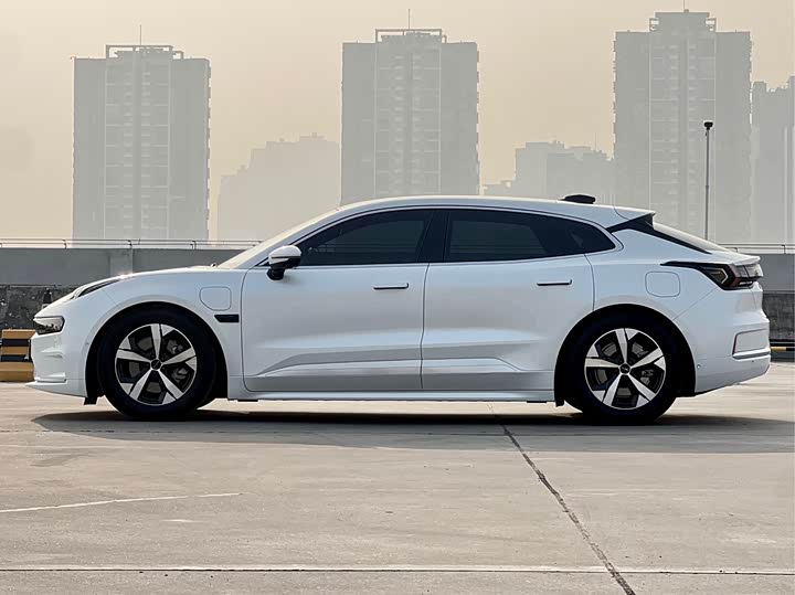 Фото 2 - Zeekr 001