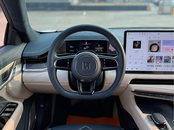 Фото 9 - Zeekr 001